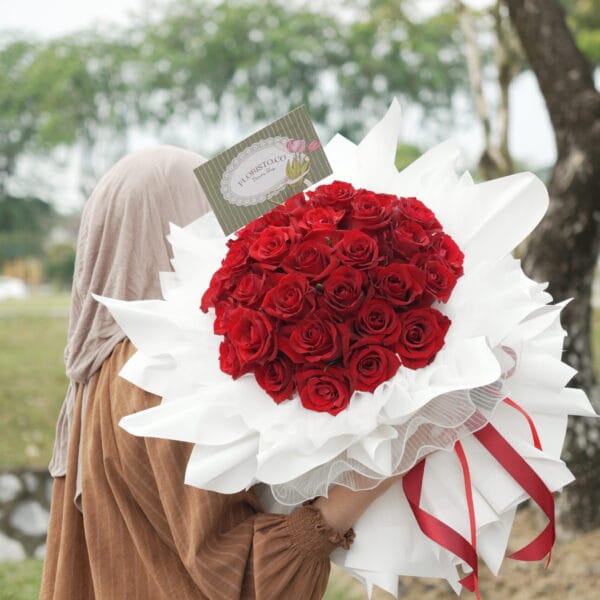Grand Passion (30 Kenya Roses)